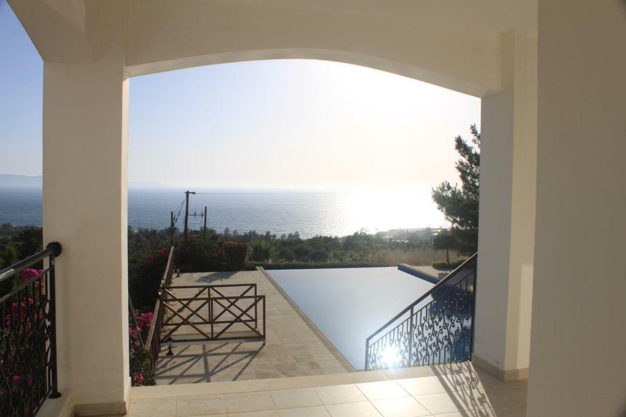 Martika Luxury Villa Agia Marina  Eksteriør billede