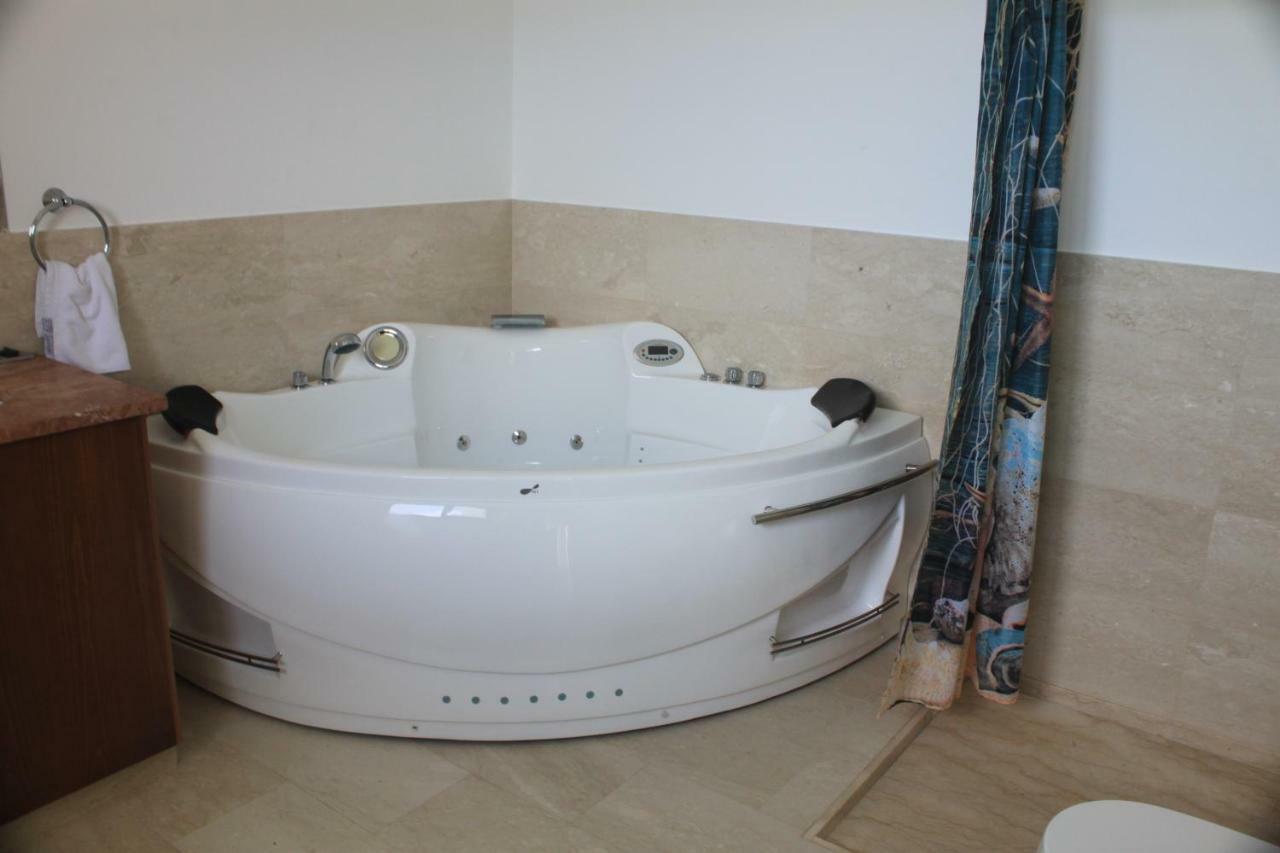 Martika Luxury Villa Agia Marina  Eksteriør billede